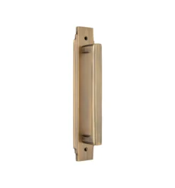 pull handle on plate