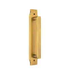 pull handle on plate